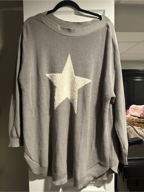 Oversized Off-the-Shoulder Gray Star Sweater